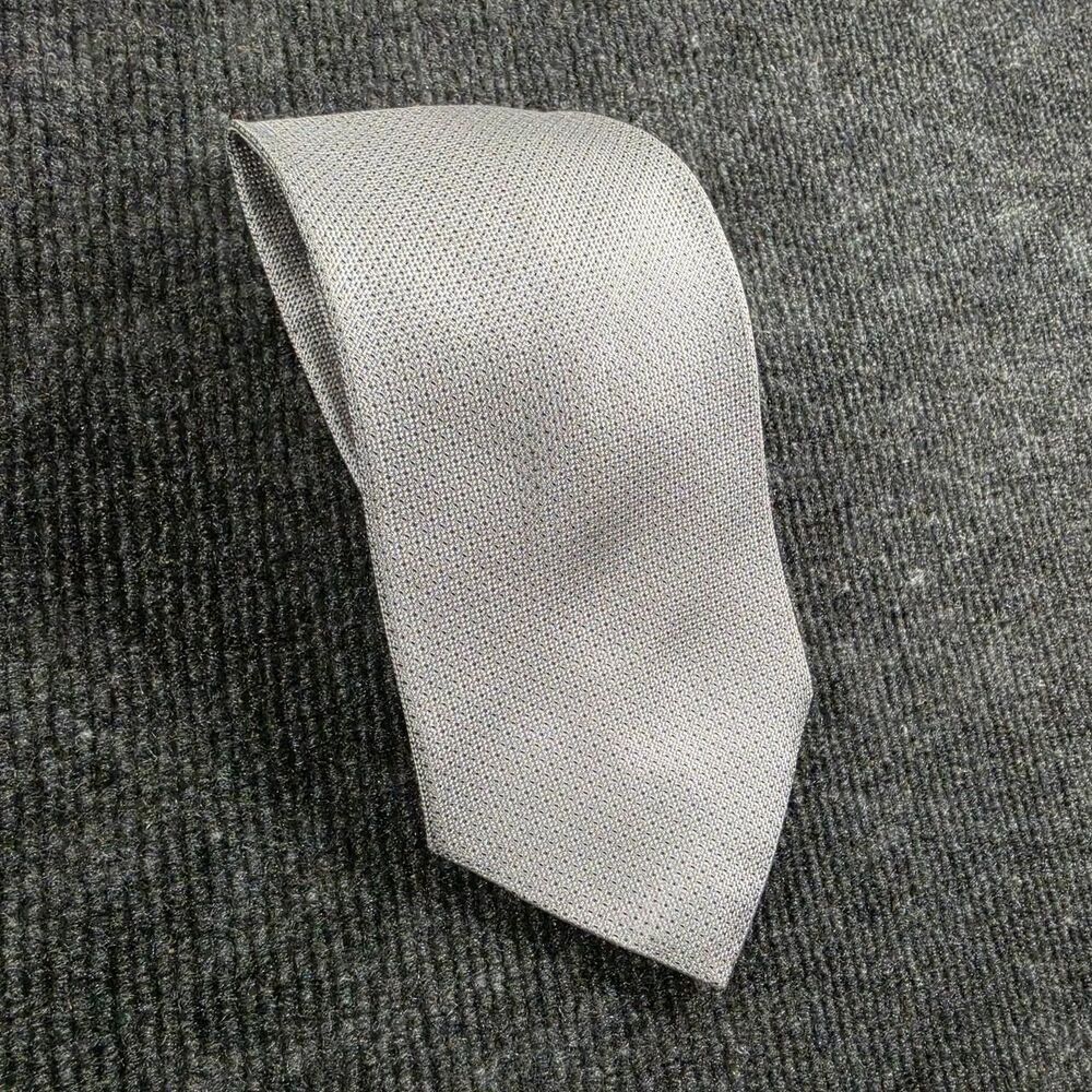 Tommy Hilfiger Men's Navy and Silver Tie